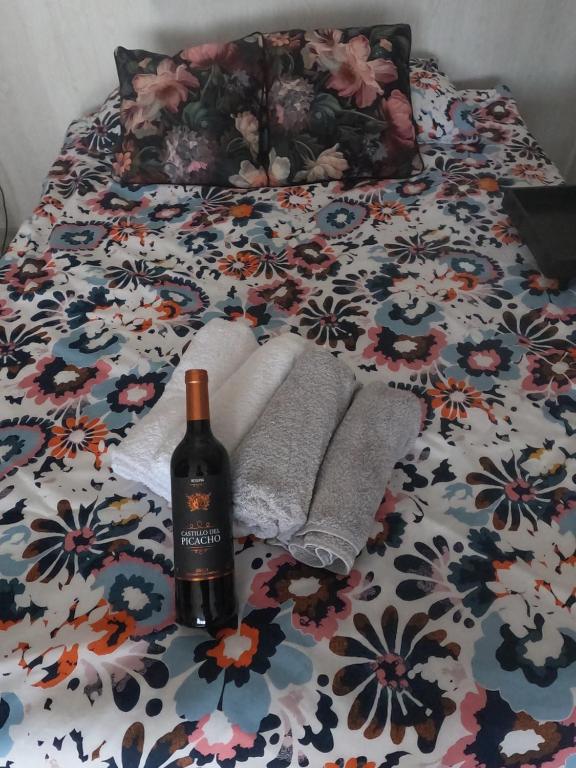 M&G Cozy Studio Apartment -beachfront,WIFI,AirCon,FullyEquipped
