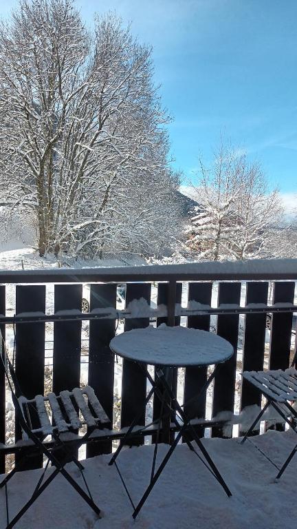 Photo de la galerie de l'établissement Le Marmo' Bouille aux Pieds des pistes et des départs de rando, à Bernex