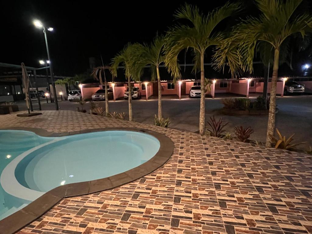 Bazén v ubytování คลิ๊กรีสอร์ท (Click Resort) nebo v jeho okolí