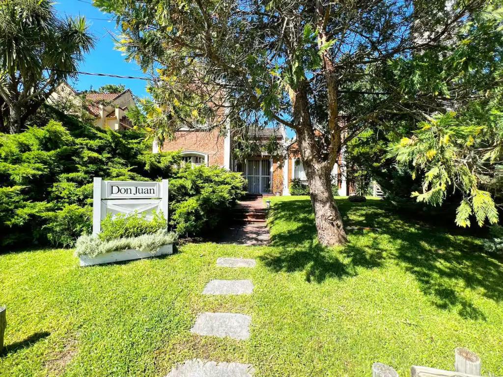 Casa con pileta y jardin
