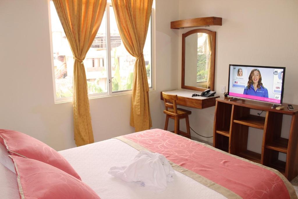 TV a/nebo společenská místnost v ubytování Hotel Del Sol Galapagos