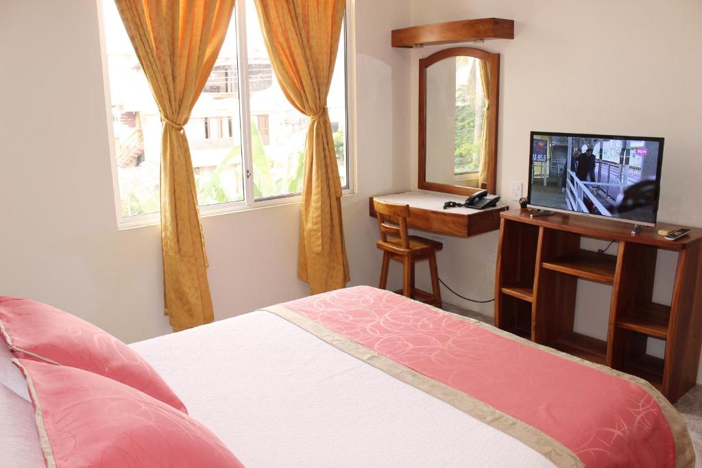 TV a/nebo společenská místnost v ubytování Hotel Del Sol Galapagos