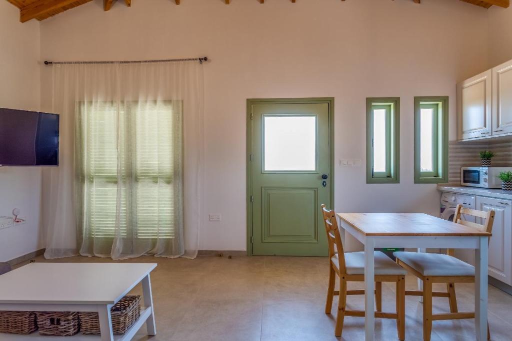 Kuchyň nebo kuchyňský kout v ubytování Eleonas Seaview Cottages
