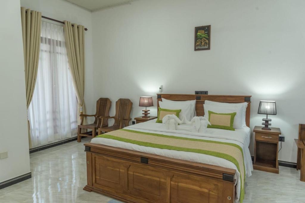 Postel nebo postele na pokoji v ubytování L S Lanka Boutique Hotel