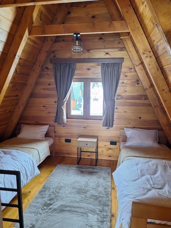Postel nebo postele na pokoji v ubytování Valley of Dreams Žabljak