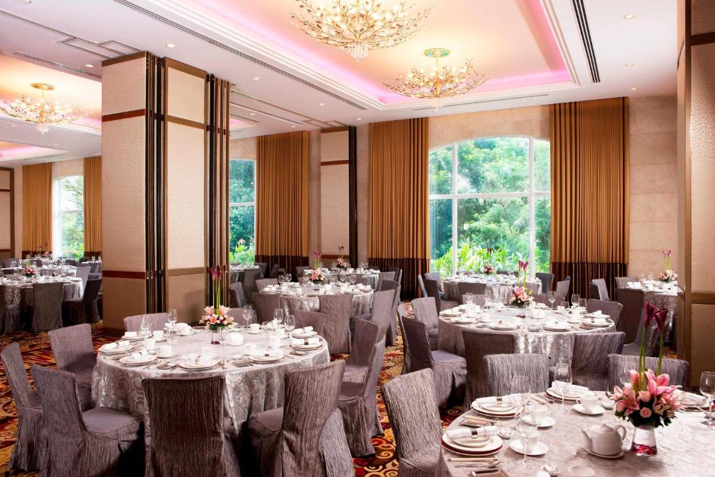 Restaurace v ubytování Manila Marriott Hotel at Newport World Resorts