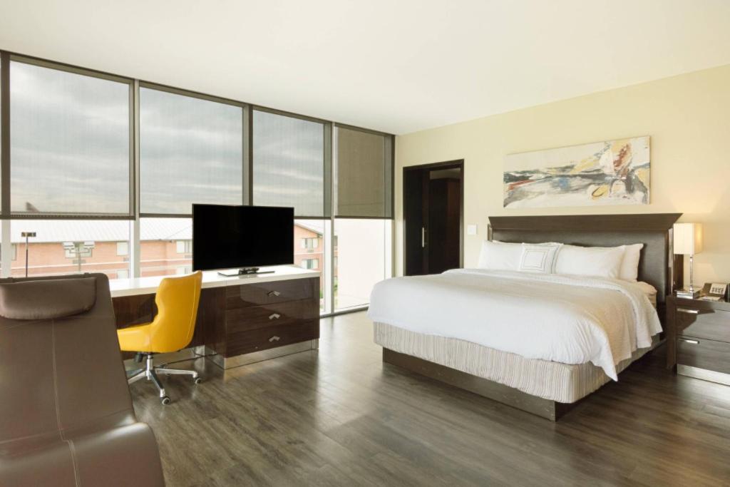 TV a/nebo společenská místnost v ubytování SpringHill Suites by Marriott Fort Worth Fossil Creek