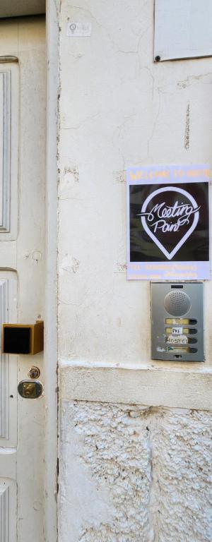 Certifikát, hodnocení, plakát nebo jiný dokument vystavený v ubytování MEETING POINT HOSTEL-Praia Group Reservations