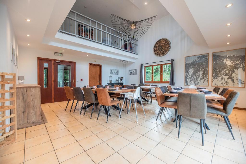 a large dining room with tables and chairs at Cycl'eau, au coeur de l 'Ardenne in Aywaille
