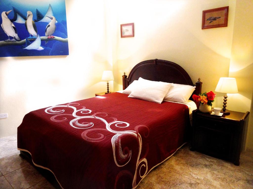 Postel nebo postele na pokoji v ubytování Hotel Del Sol Galapagos