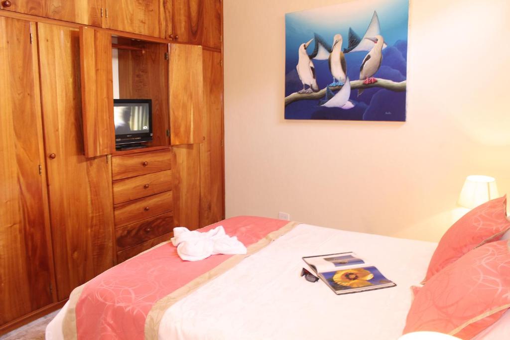 Postel nebo postele na pokoji v ubytování Hotel Del Sol Galapagos