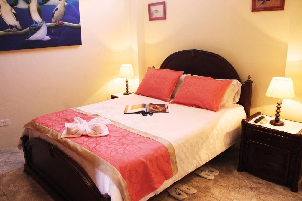 Postel nebo postele na pokoji v ubytování Hotel Del Sol Galapagos