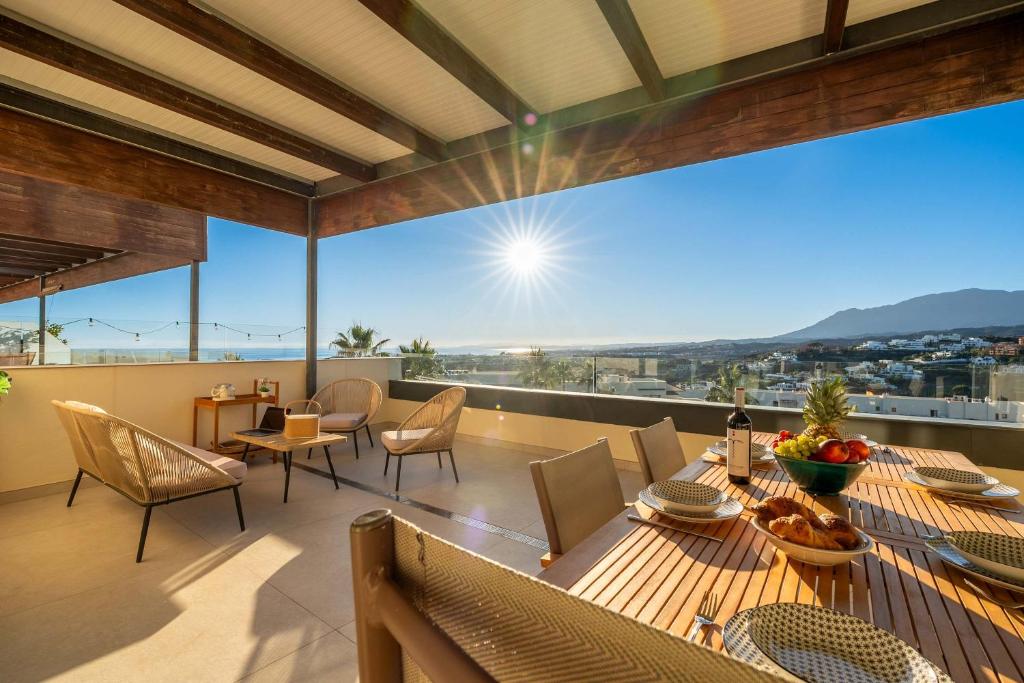 Luxury Escape - Los Flamingos Golf Retreat