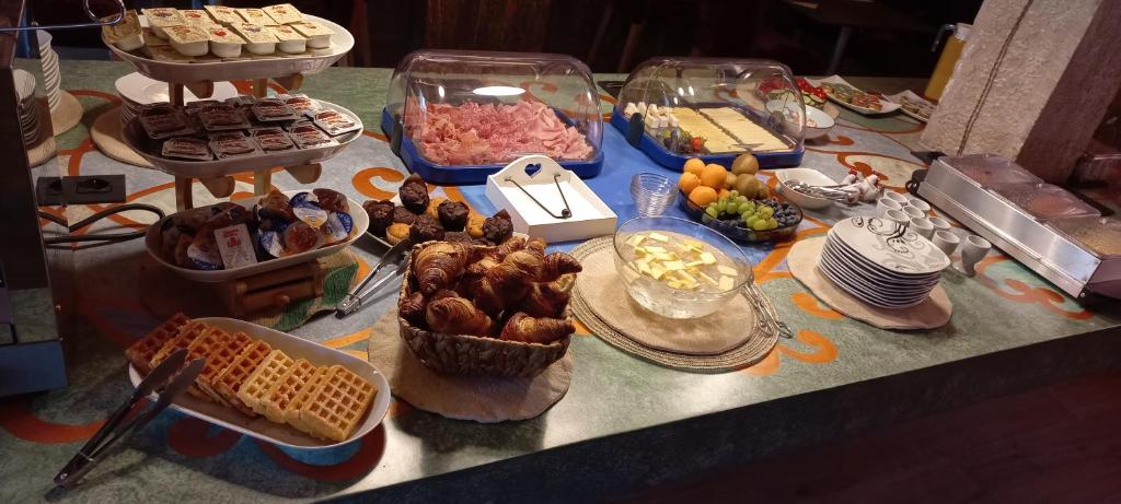 Jedlo v ubytovaní bed & breakfast alebo blízkom okolí