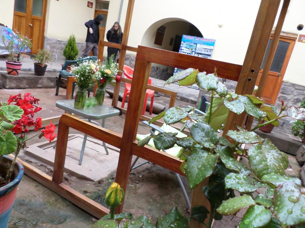 Un jardín fuera de OkiDoki Cusco Hostal