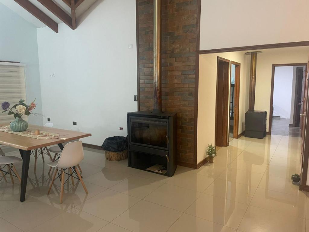 Posezení v ubytování Casa Grande con Tinaja a 10 minutos de Lago Puyehue y Rupanco Ruta 215 Internacional