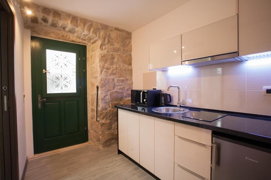 Apartments & Room Kartolina - 8