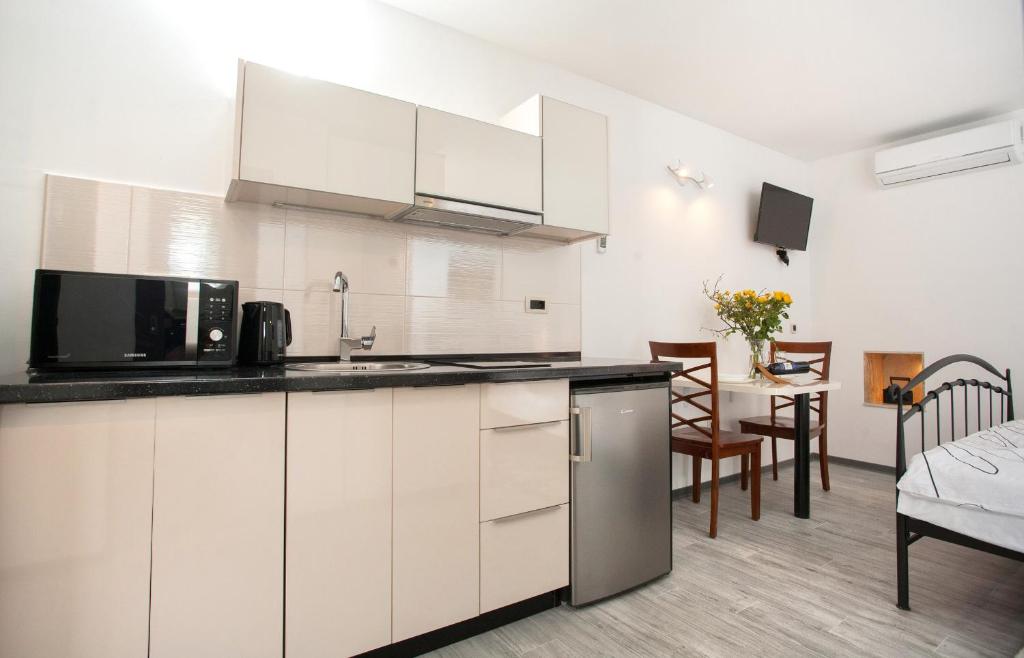 Apartments & Room Kartolina - 1