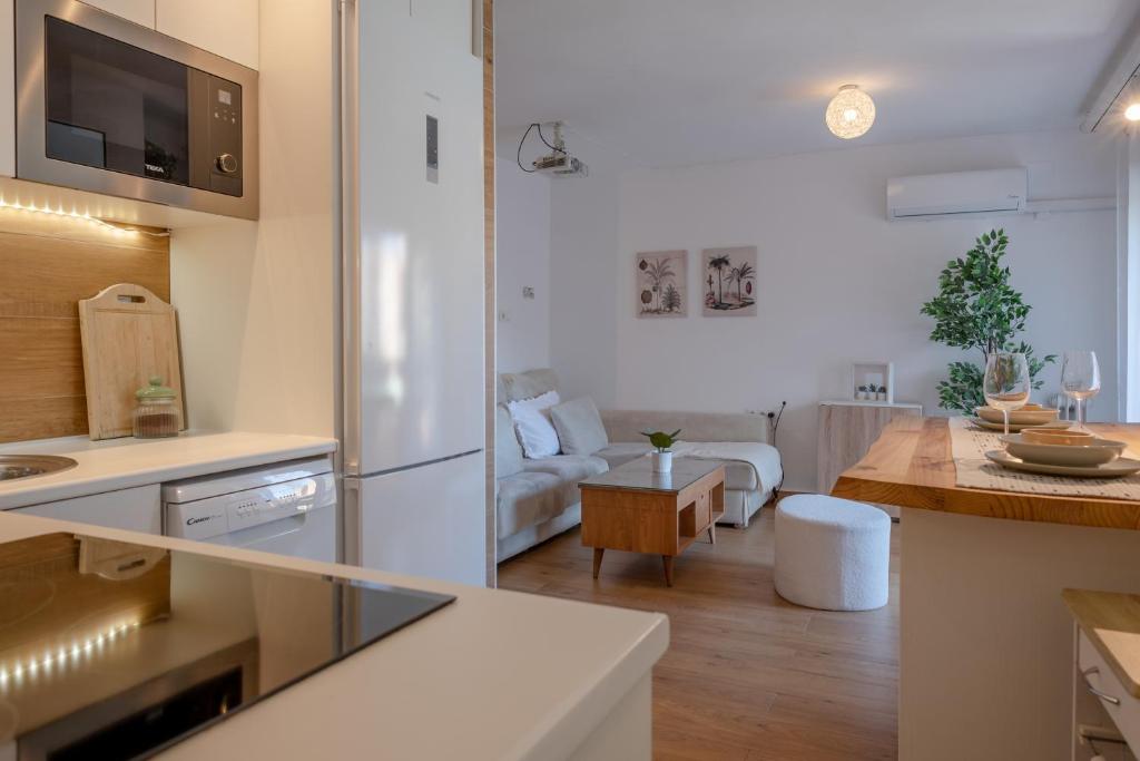 A kitchen or kitchenette at MRS Apartamento vistas Sierra Nevada con parking