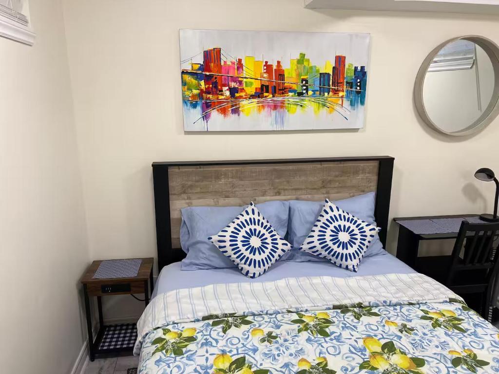 Postel nebo postele na pokoji v ubytování Stylish City Escape