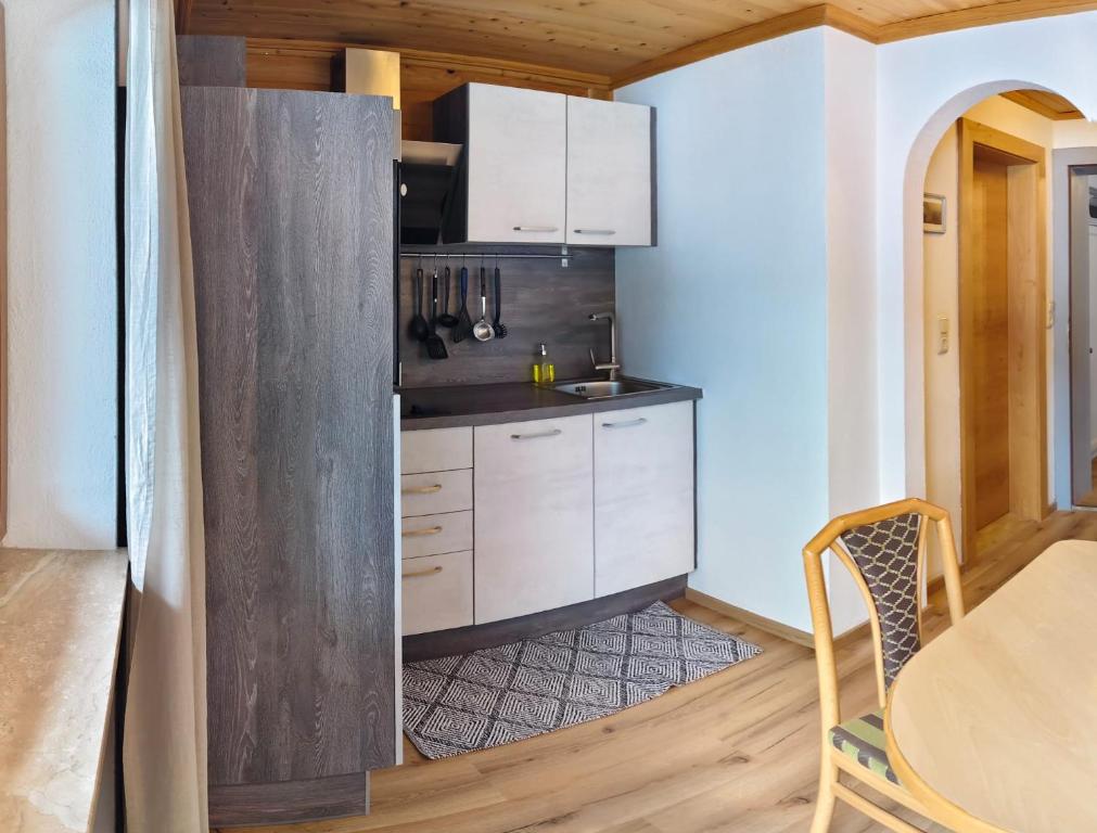 Kuchyň nebo kuchyňský kout v ubytování Gästehaus Midi