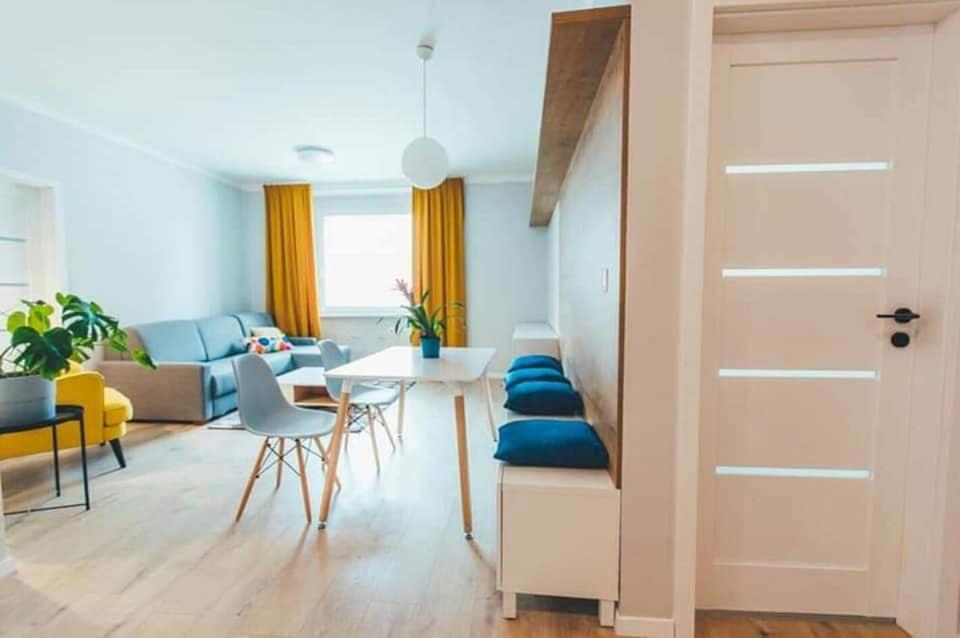 Posezení v ubytování 2BR Apartment awarded for Best Renovation & Design