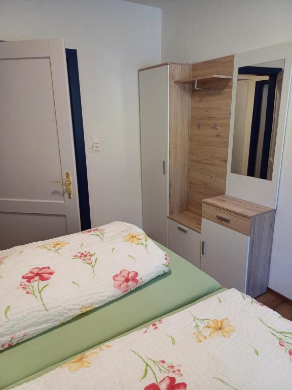 Postel nebo postele na pokoji v ubytování Appartements Dorner, Semmering