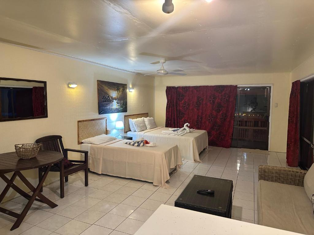 Kiikii Inn & Suites - Chambre Double Avec Vue De La Piscine