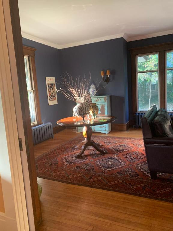 a living room with a table on a rug at Lion's Head B&B in Niagara Falls