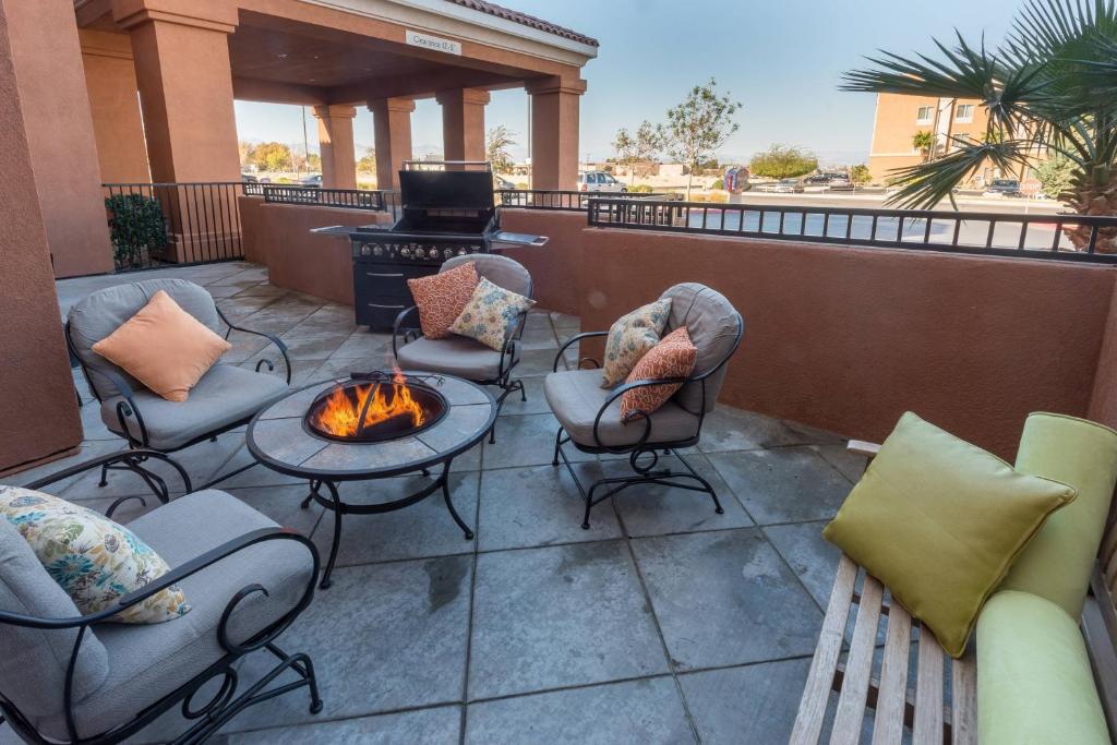 Posezení v ubytování SpringHill Suites Ridgecrest