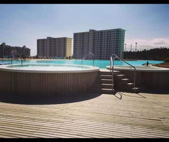 Bazén v ubytování Algarrobo Laguna Bahia Full nebo v jeho okolí