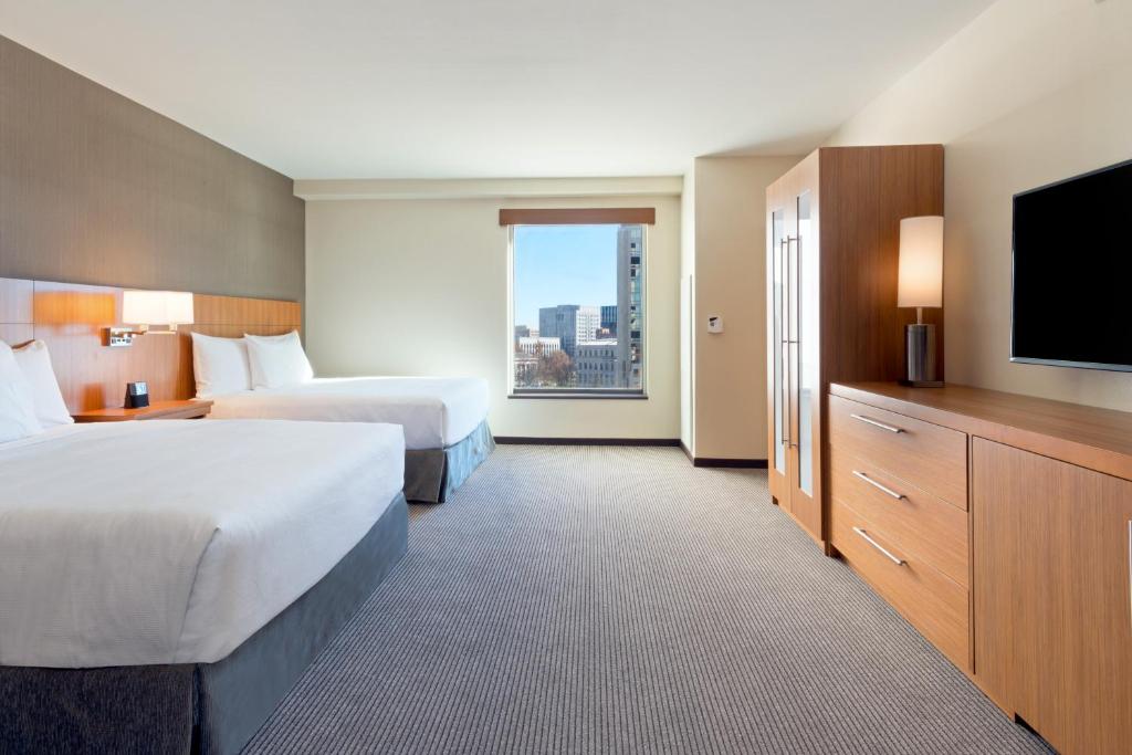 Hyatt Place Denver Downtown - Habitación Queen Con Dos Camas Queen Y Bañera Accesible - Acceso A Discapacitados