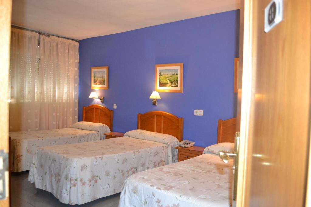Hostal Al-Qazeres - Triple Room