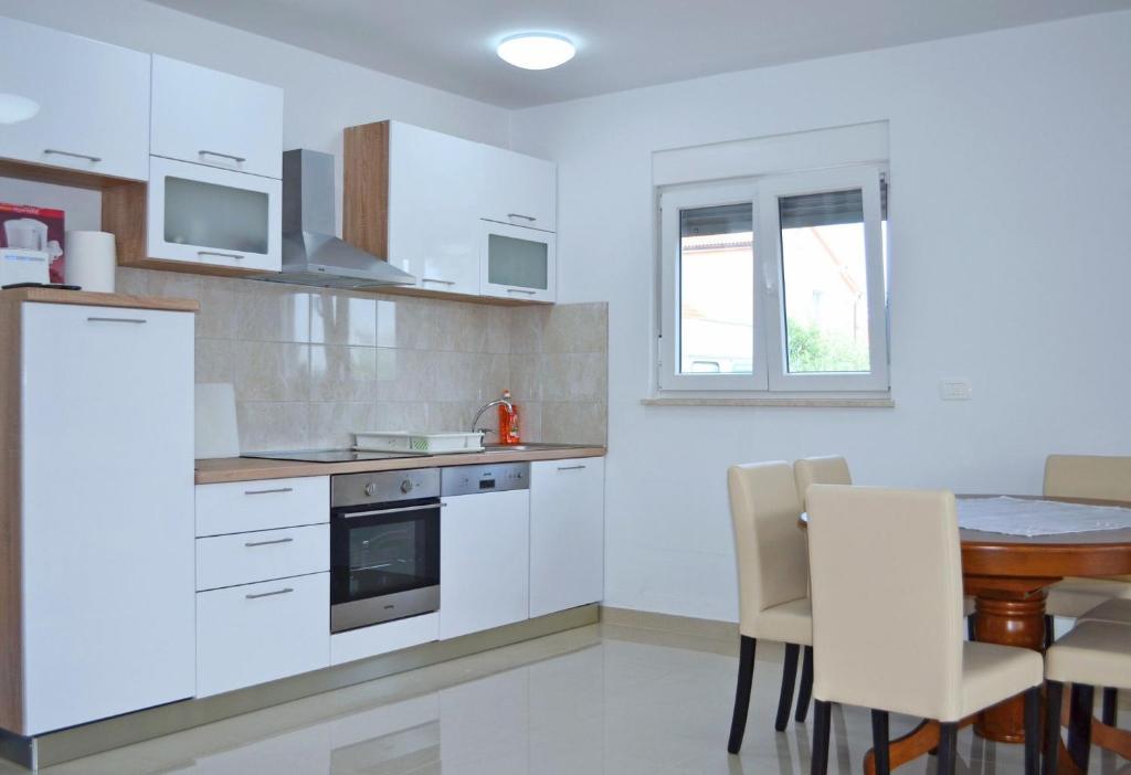 Kuchnia lub aneks kuchenny w obiekcie House LjubaV