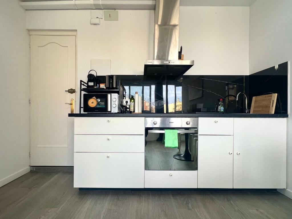 Kuchyň nebo kuchyňský kout v ubytování Apartamentos Playa