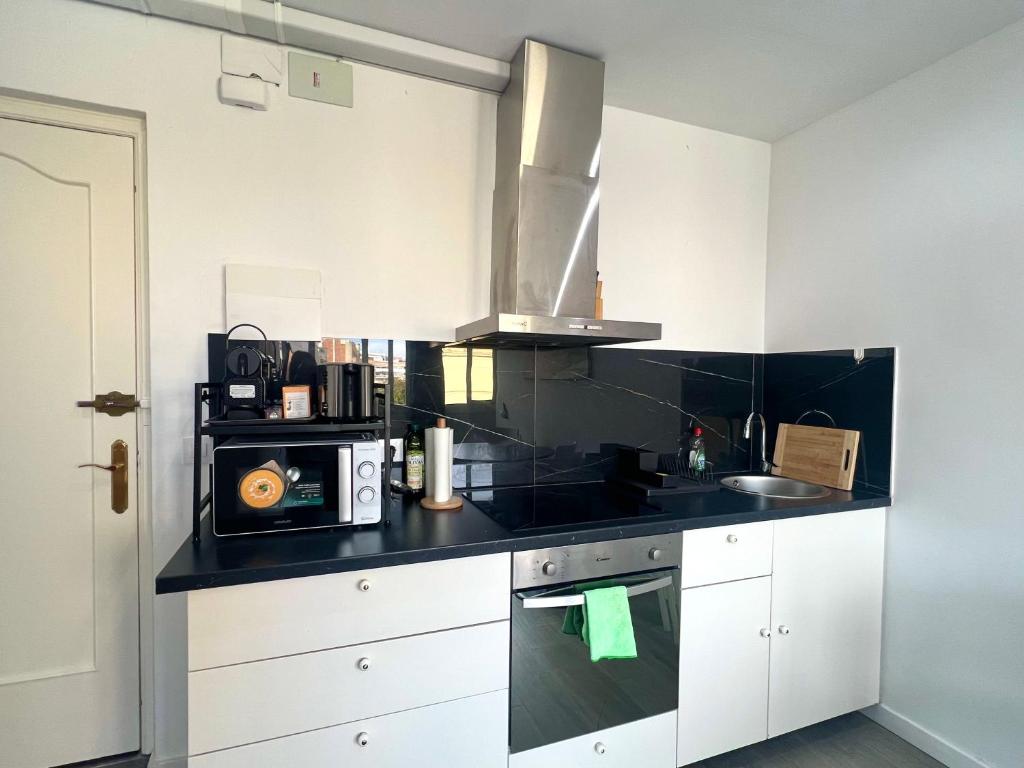 Kuchyň nebo kuchyňský kout v ubytování Apartamentos Playa