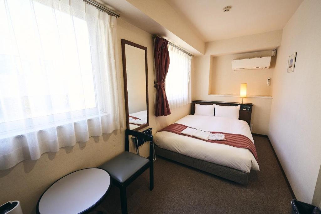 Postel nebo postele na pokoji v ubytování Hotel Astir Nagoya Sakae