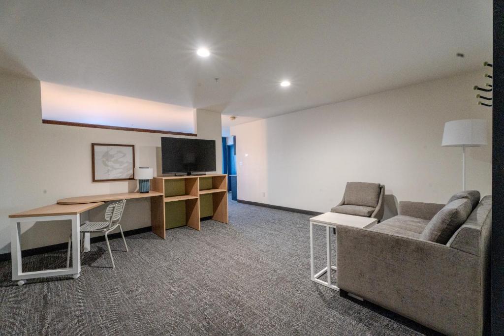 Spark by Hilton Sterling Dulles Airport photo