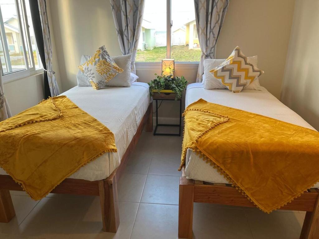 Postel nebo postele na pokoji v ubytování Seashell Villas