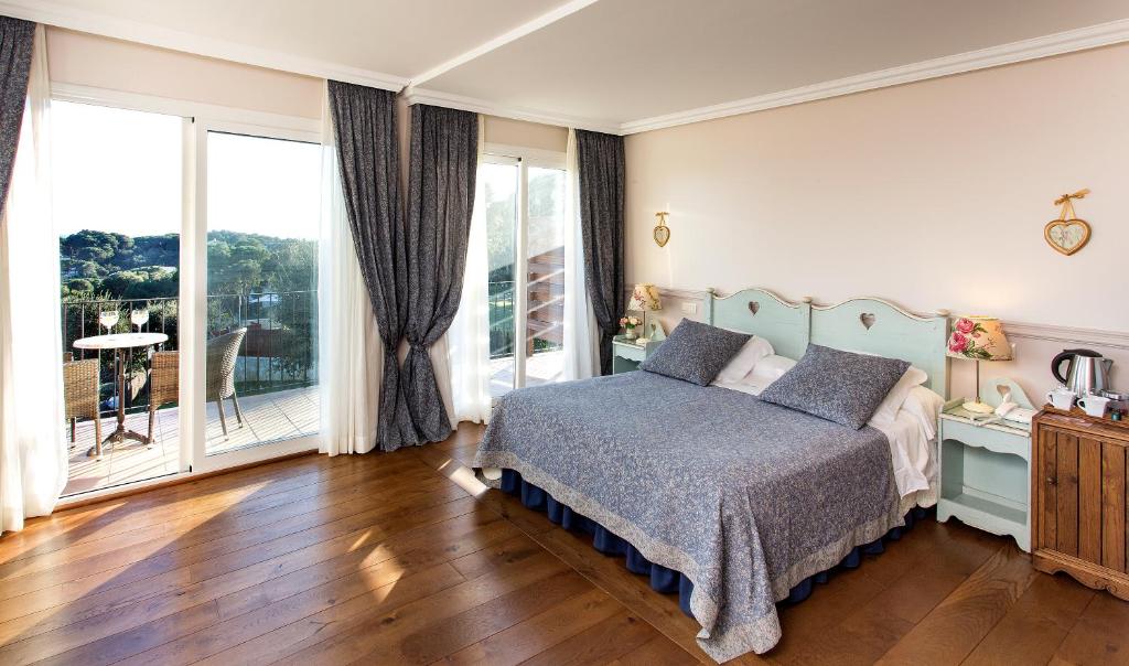 Hotel BlauMar Llafrancにあるベッド