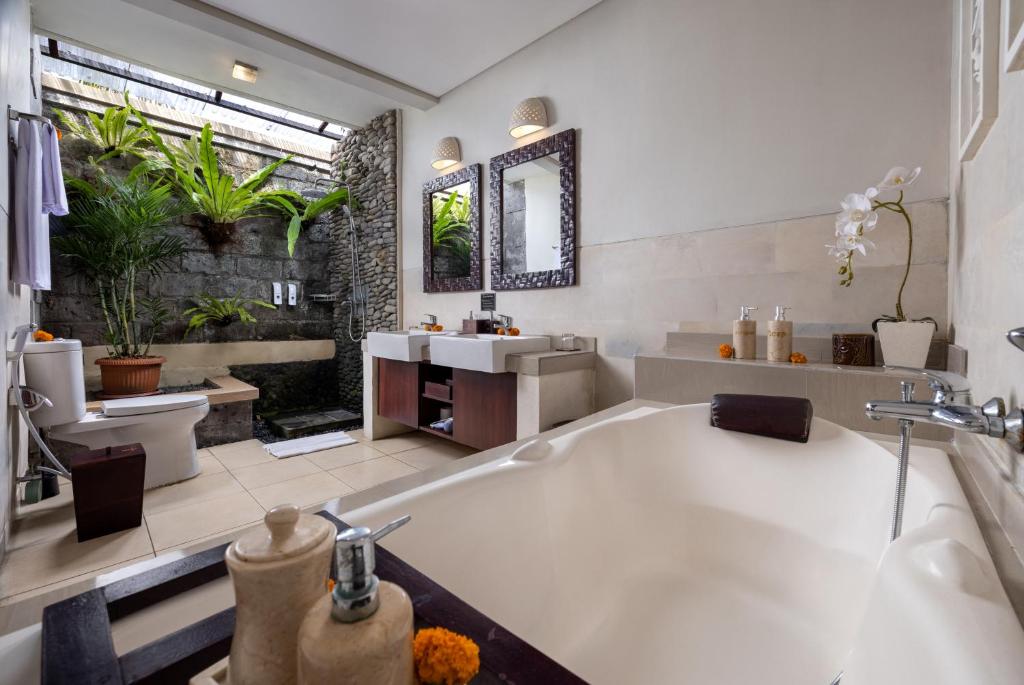 Griya Shanti Villas & Spa - Photo 3