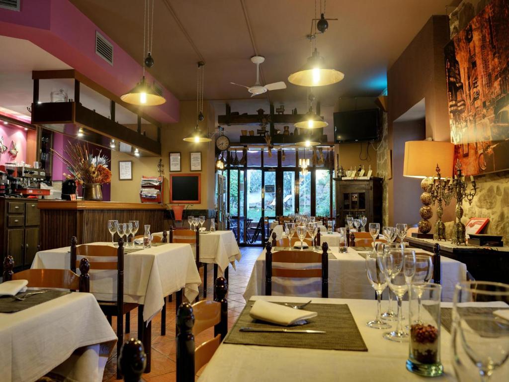 Restaurace v ubytování Hostal Rural Txapi Txuri Logis Hotels