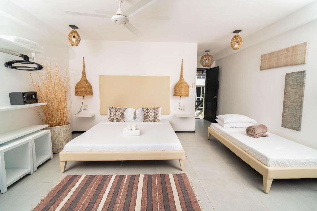 Postel nebo postele na pokoji v ubytování Blanco Beach Resort Malapascua