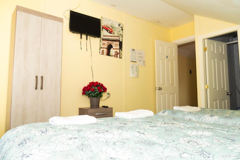 Postel nebo postele na pokoji v ubytování Hostal Del Tuto