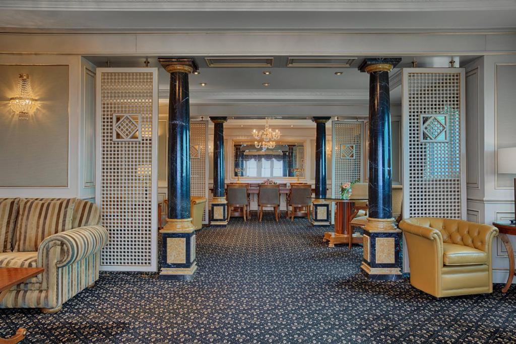 Sheraton Club des Pins Resort的休息区