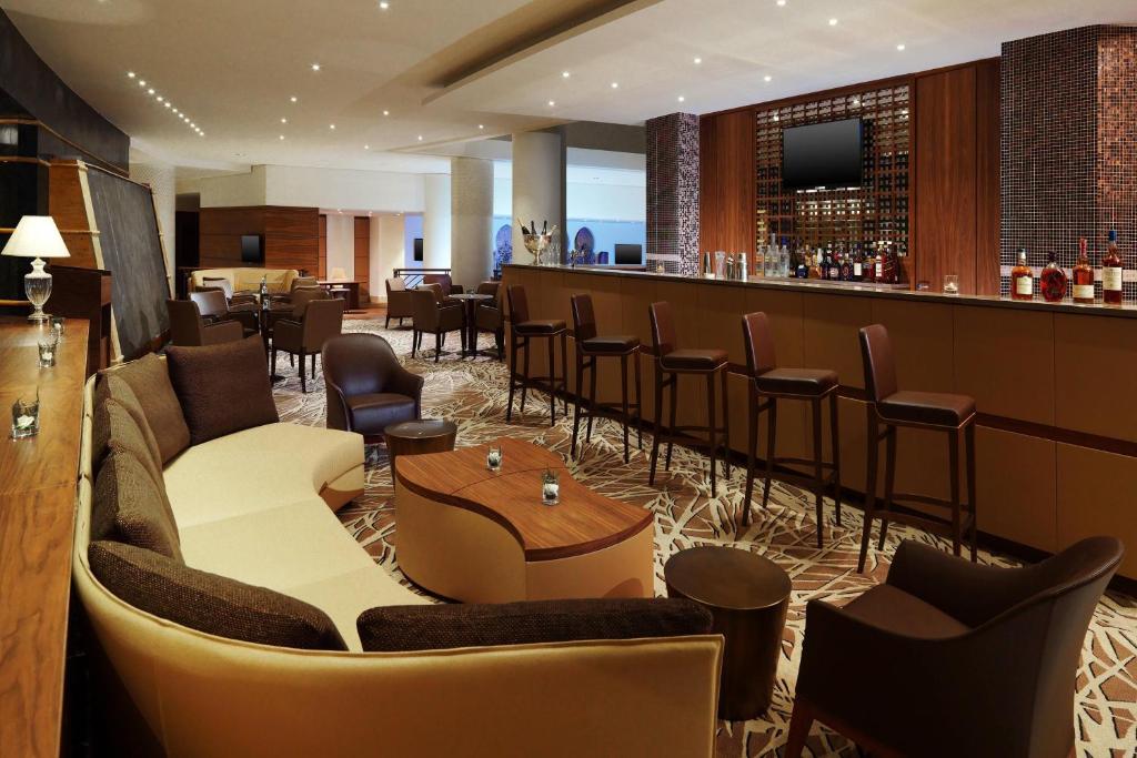 Sheraton Club des Pins Resort酒廊或酒吧区