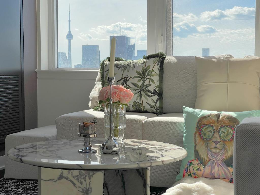 Posezení v ubytování Deluxe Penthouse Two Bedrooms Suites Skyline CN Tower Lakeview DT Toronto