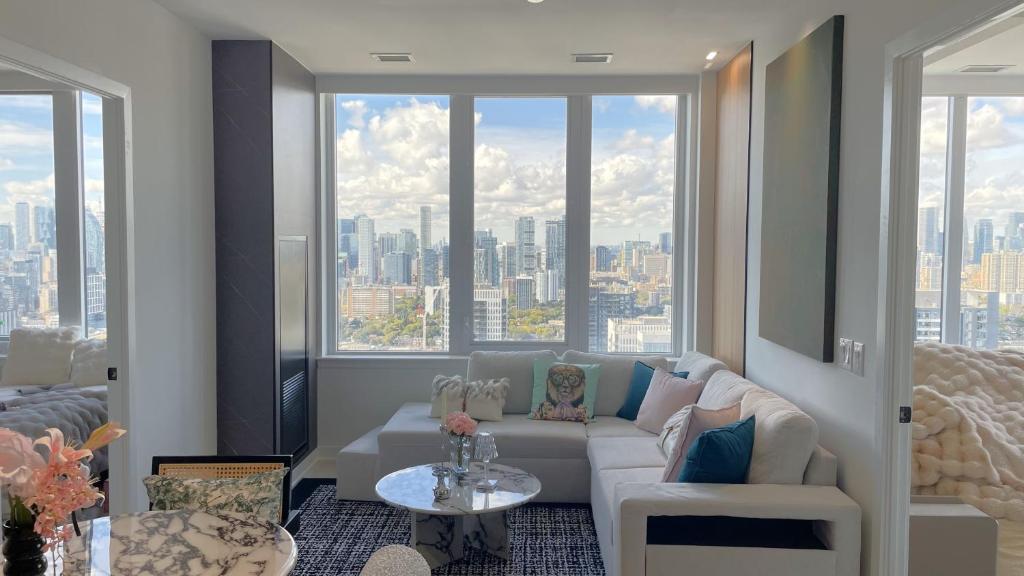 Posezení v ubytování Deluxe Penthouse Two Bedrooms Suites Skyline CN Tower Lakeview DT Toronto