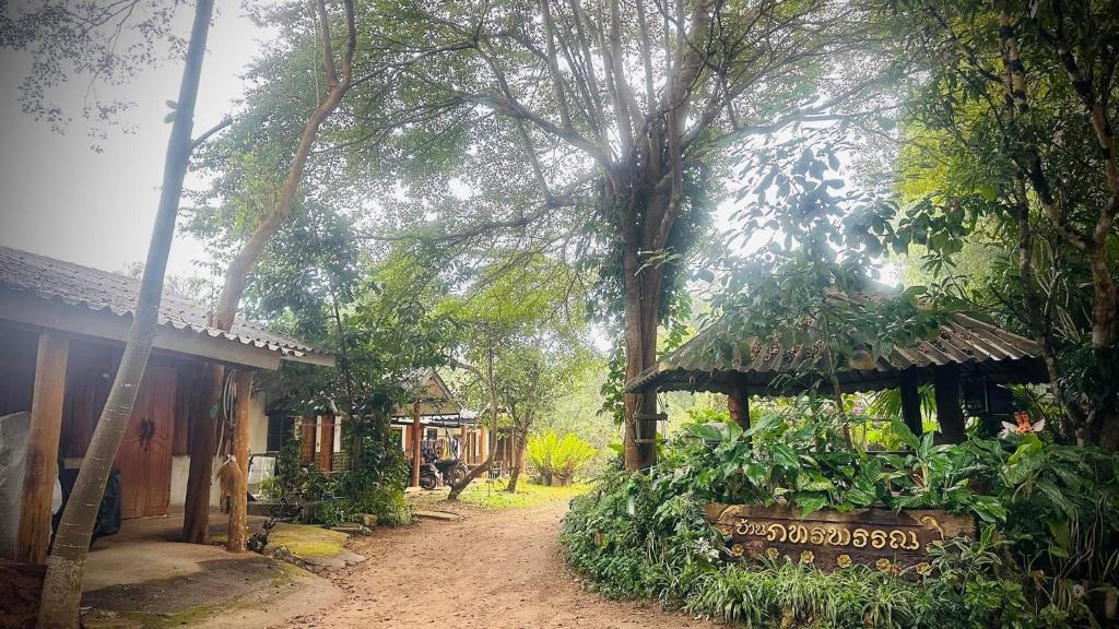 Zahrada ubytování บ้านภทรพรรณ ขุนยวม แม่ฮ่องสอน PATARAPHAN HOUSE, Khunyuam, Maehongson, Thailand