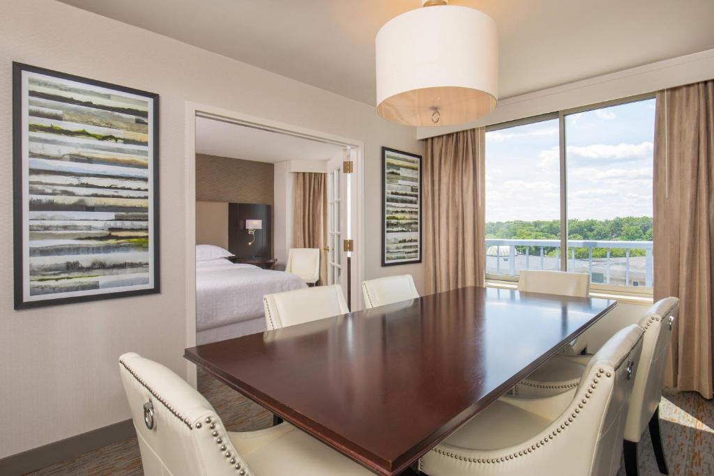 Sheraton Suites Chicago Elk Grove - 行政套房 - 可使用俱乐部层
